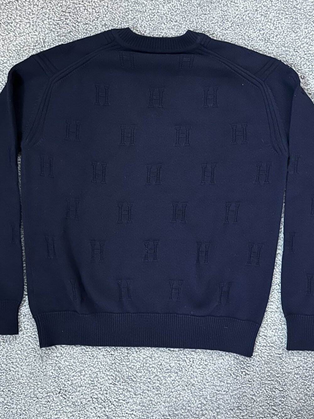 NWT Hermès Maille Voyage Merino Wool H Logo V-Neck Sweater in Bleu Noir Size 36 - Picture 2 of 11